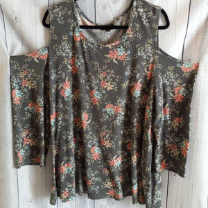 Cameo Appearance | Gray Floral Ribbed Cold Shoulder Boho Top